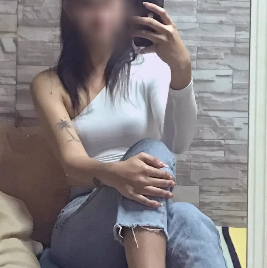 Alexandra, 32 anni